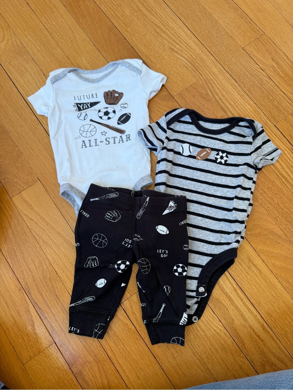 Carter’s onesie & pants set, size 3 month